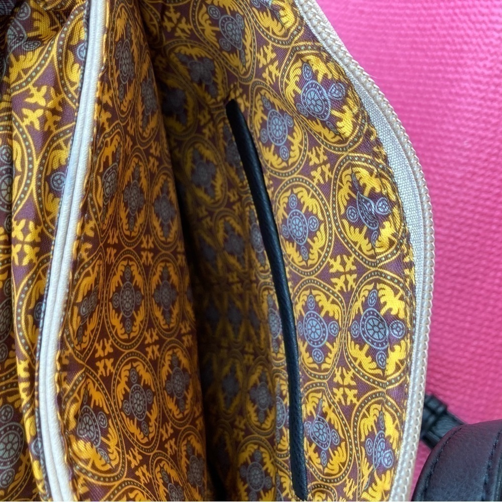 Double Compartment Med .Flapover Crossbody Bag Black / Beige - Picture 5 of 8